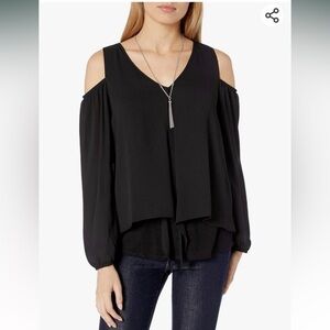 A Beyer Women’s Cold Shoulder top, black, size small, new!